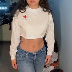 ☀️ cropped long sleeve with rose ☀️